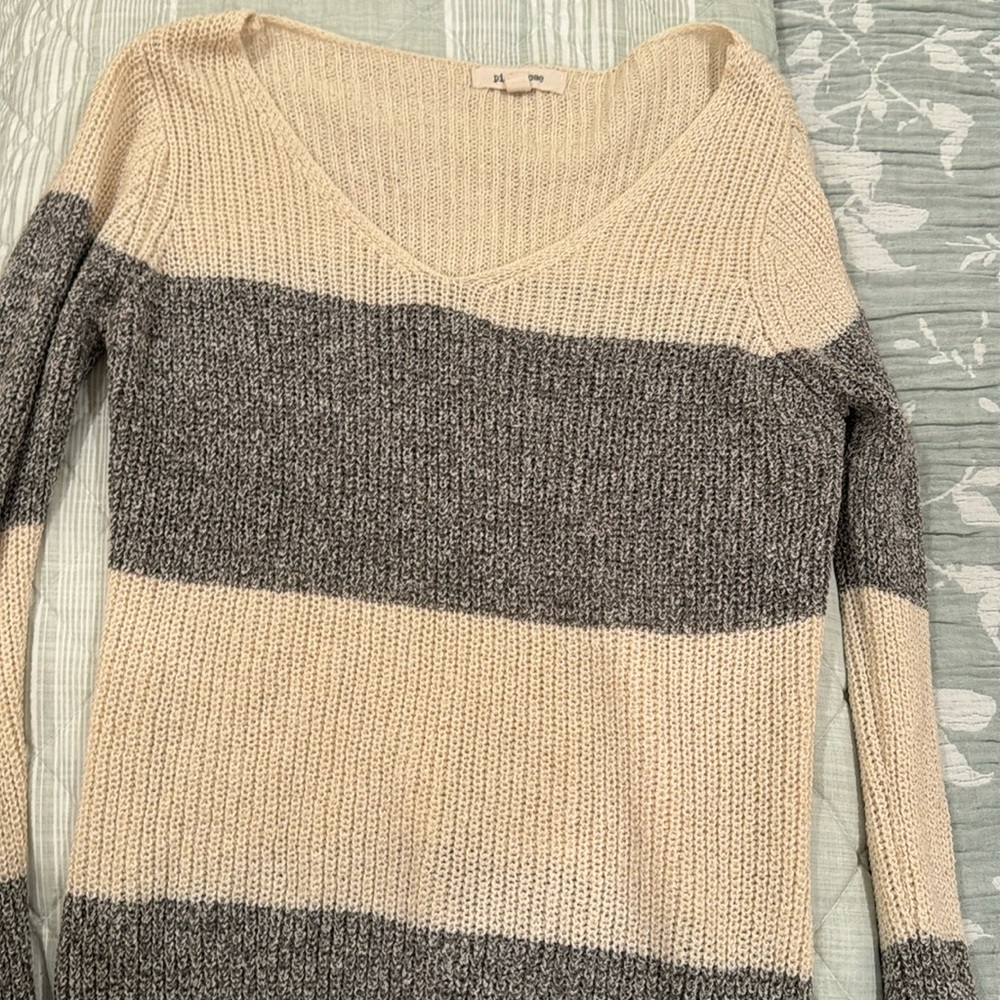 V neck sweater
